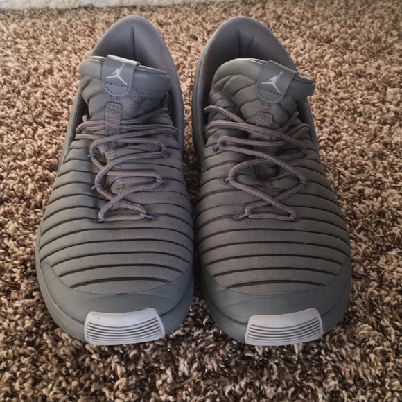 Jordan Flight Luxe - Picture 2 of 3